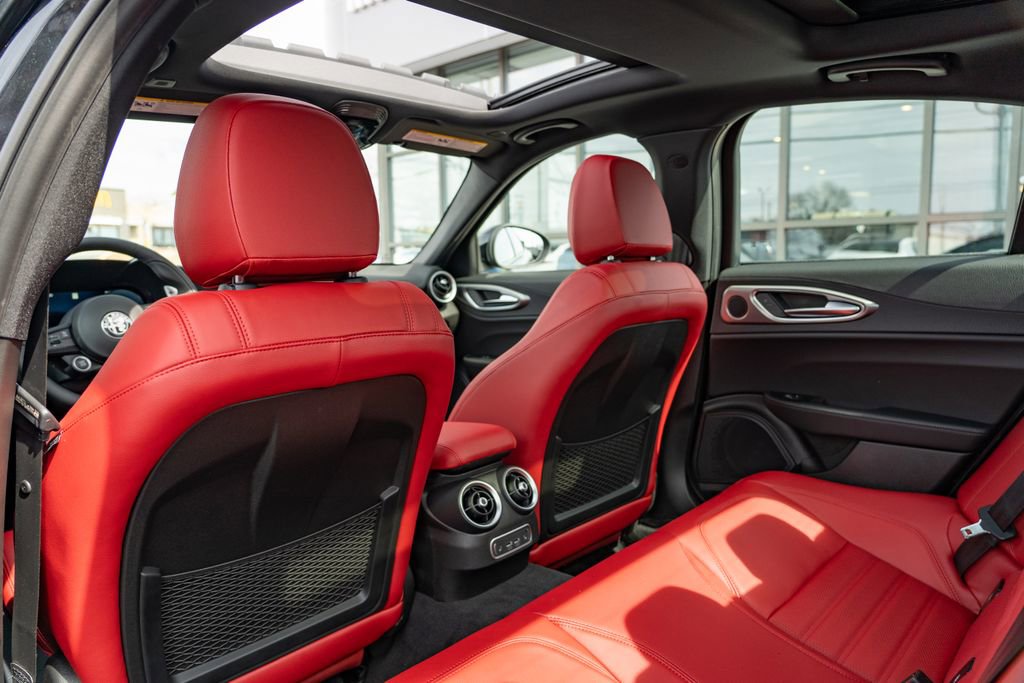 New 2025 Alfa Romeo Giulia w/ Veloce Package Rwd image 16