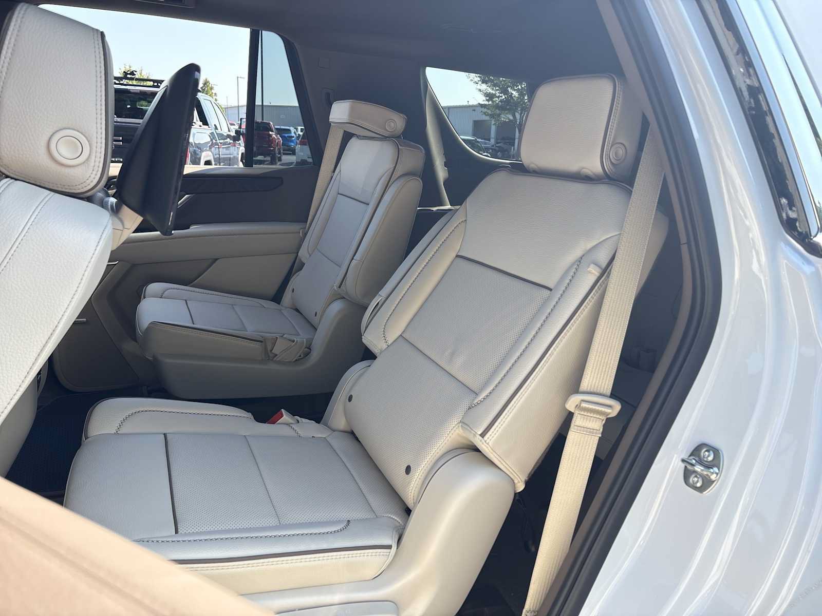 New 2026 GMC Yukon Denali w/ Denali Reserve Package AWD/4WD image 17
