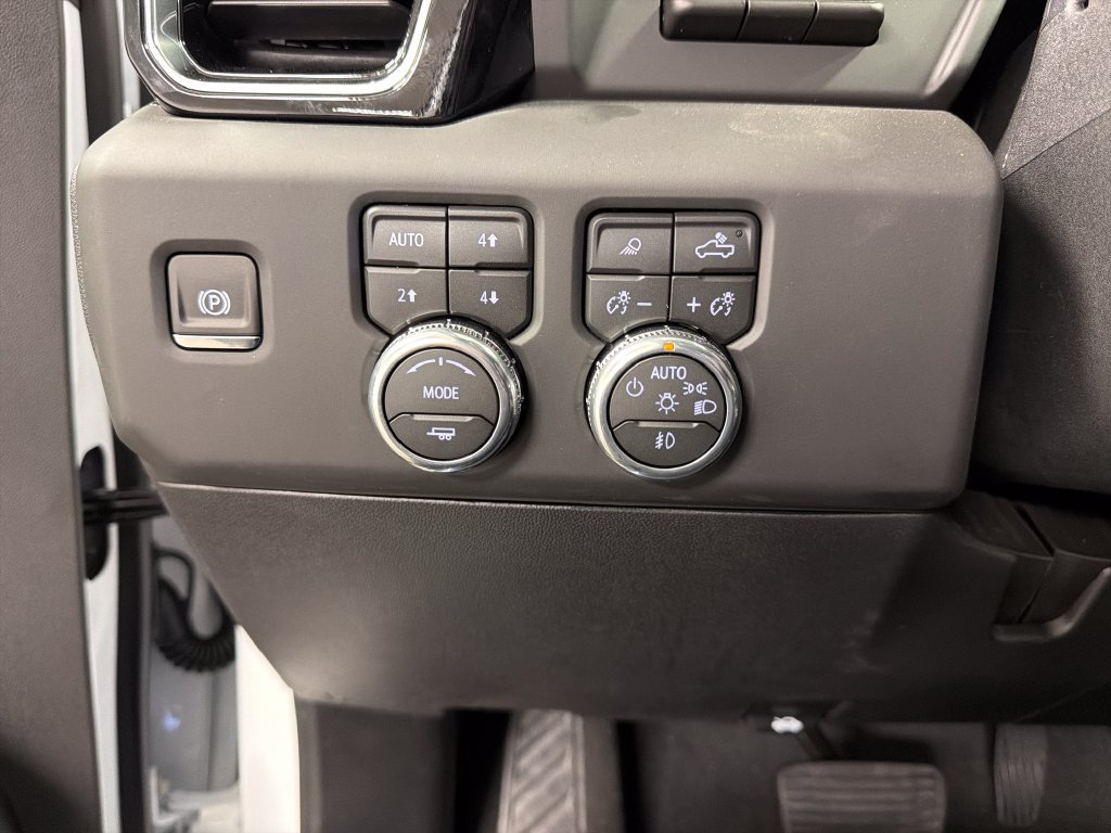 New 2026 GMC Sierra 3500 Denali w/ Denali Reserve Package AWD/4WD image 32
