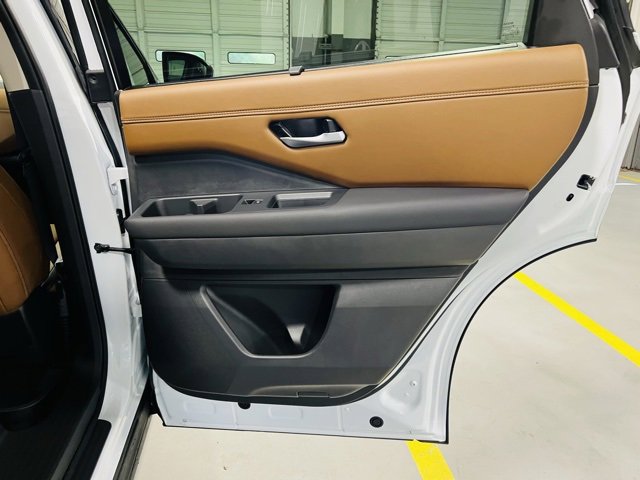 New 2025 Nissan Pathfinder Platinum image 35