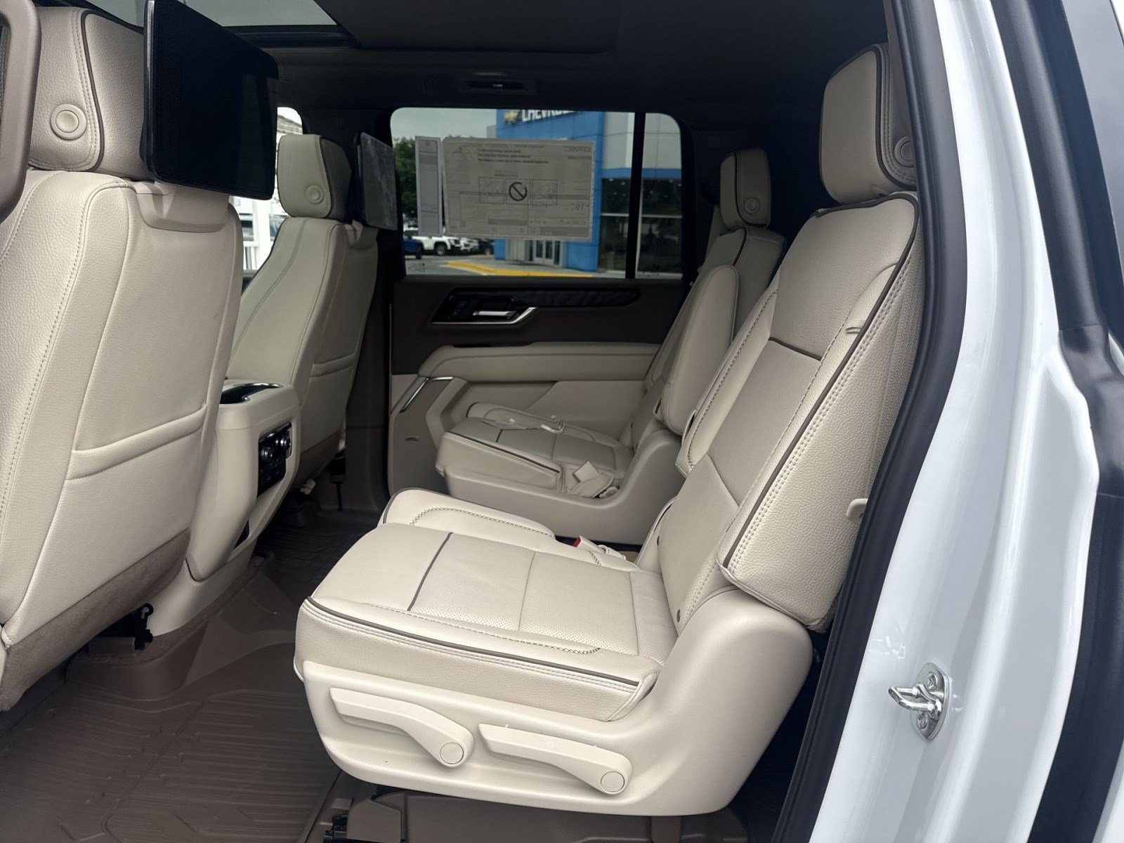 New 2026 GMC Yukon XL Denali w/ Denali Reserve Package AWD/4WD image 19