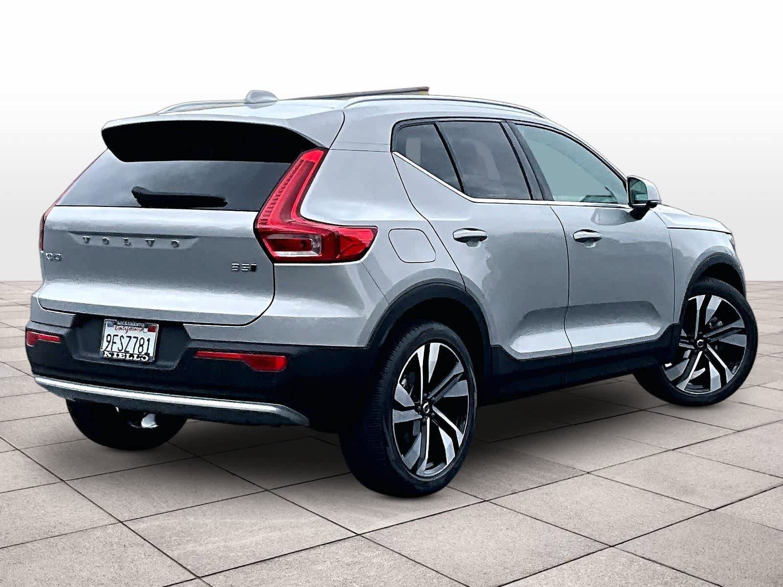 Used 2023 Volvo XC40 B5 Ultimate AWD/4WD image 16