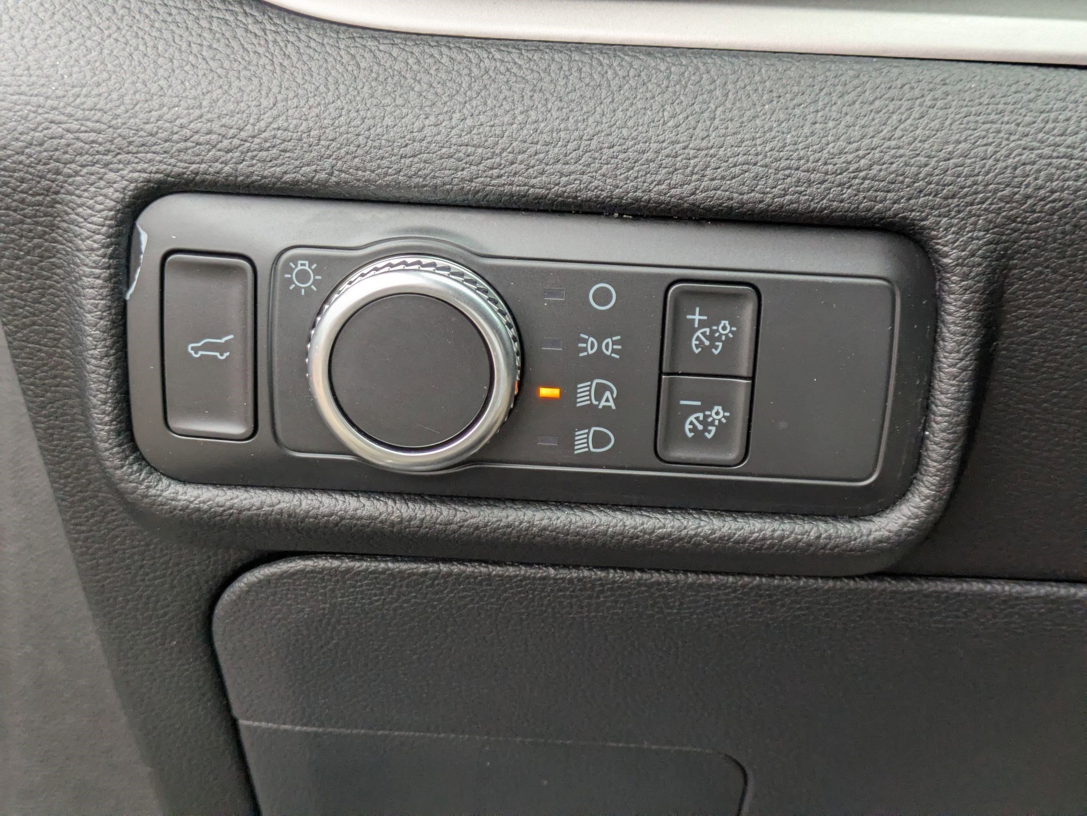 Used 2021 Ford Explorer XLT image 17