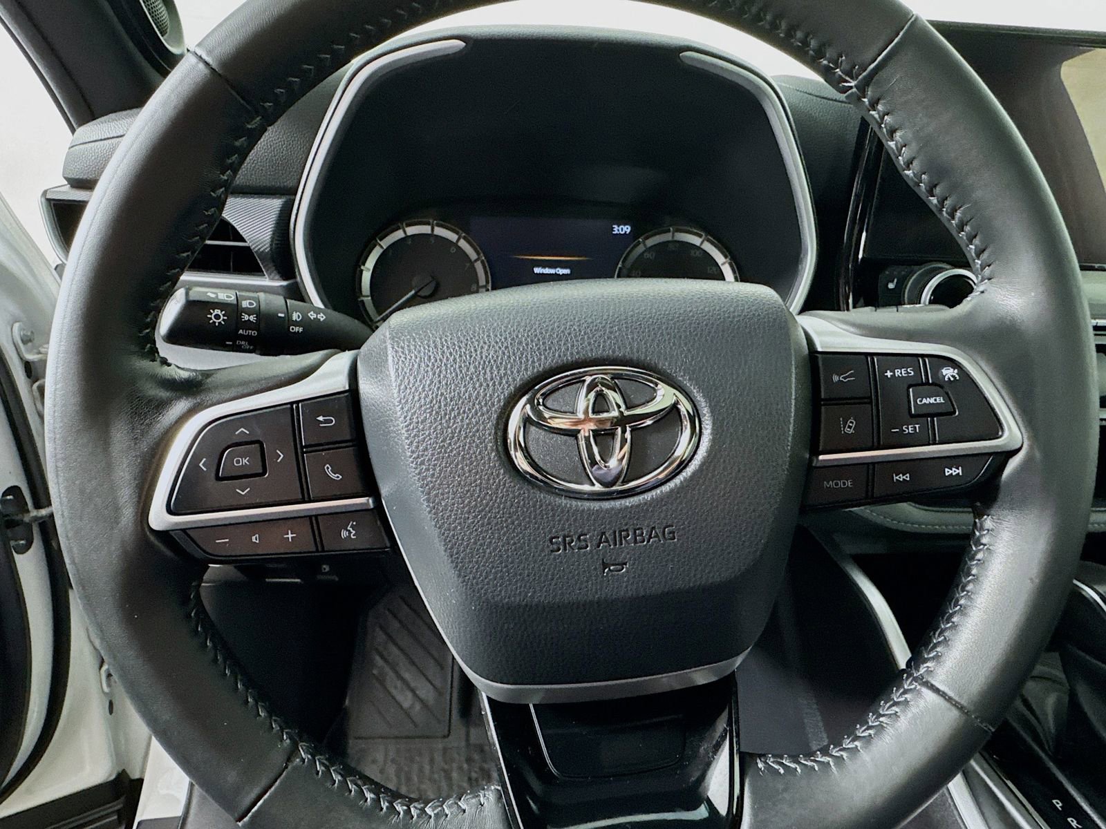 Used 2023 Toyota Highlander XSE AWD/4WD image 11