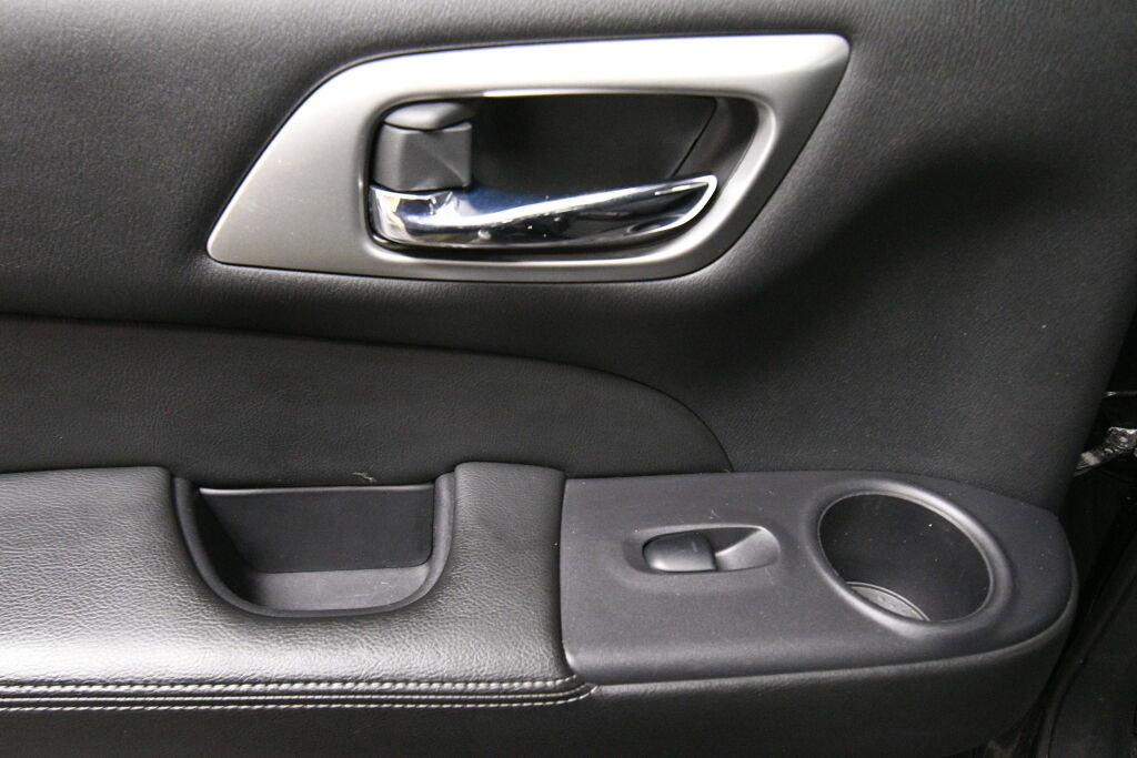 Used 2019 Nissan Pathfinder S image 21