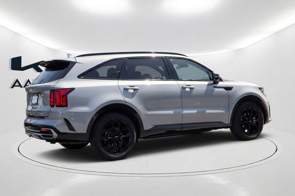 Used 2023 Kia Sorento SX FWD image 4