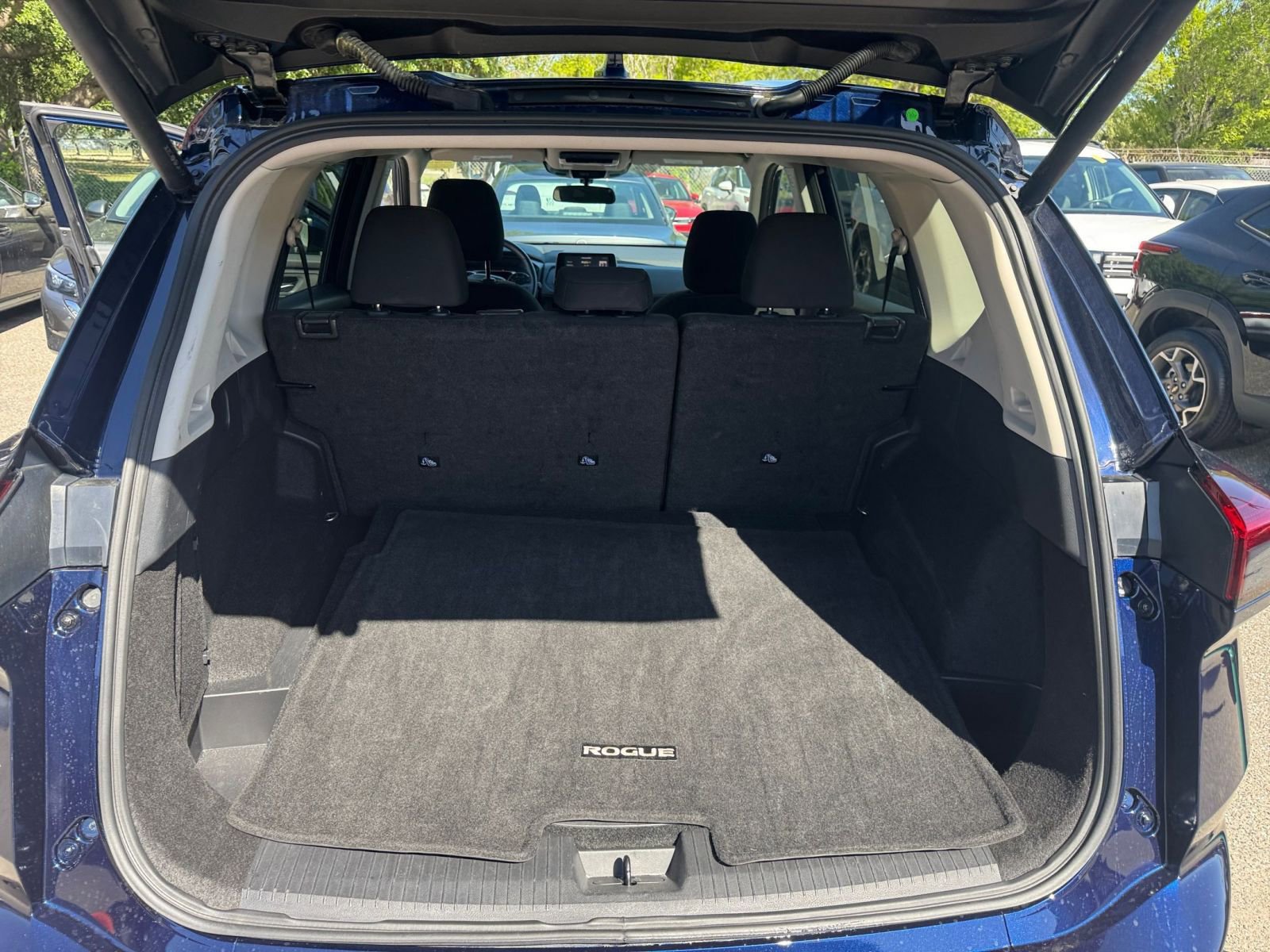 Used 2025 Nissan Rogue SV FWD image 33
