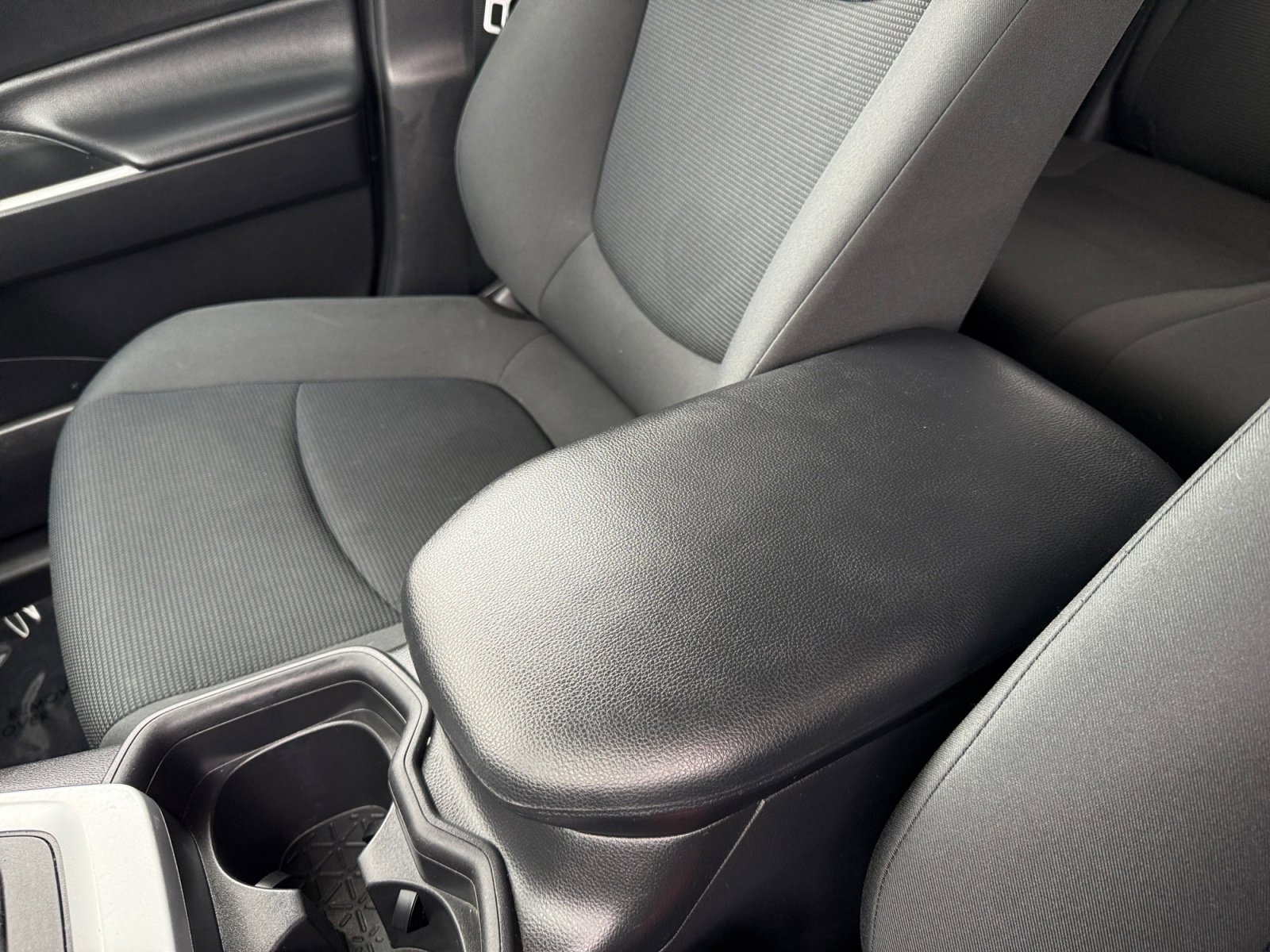 Used 2021 Toyota RAV4 LE w/ Carpet Mat Package (TMS) AWD/4WD image 14