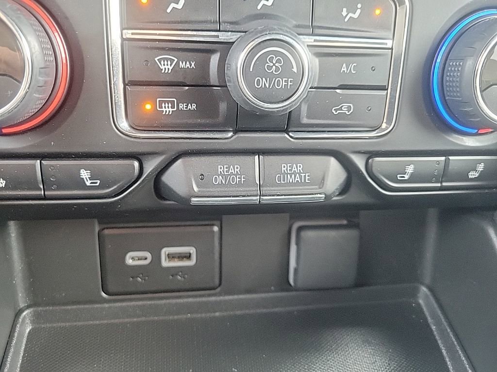 Used 2024 Chevrolet Suburban Z71 w/ Luxury Package image 20