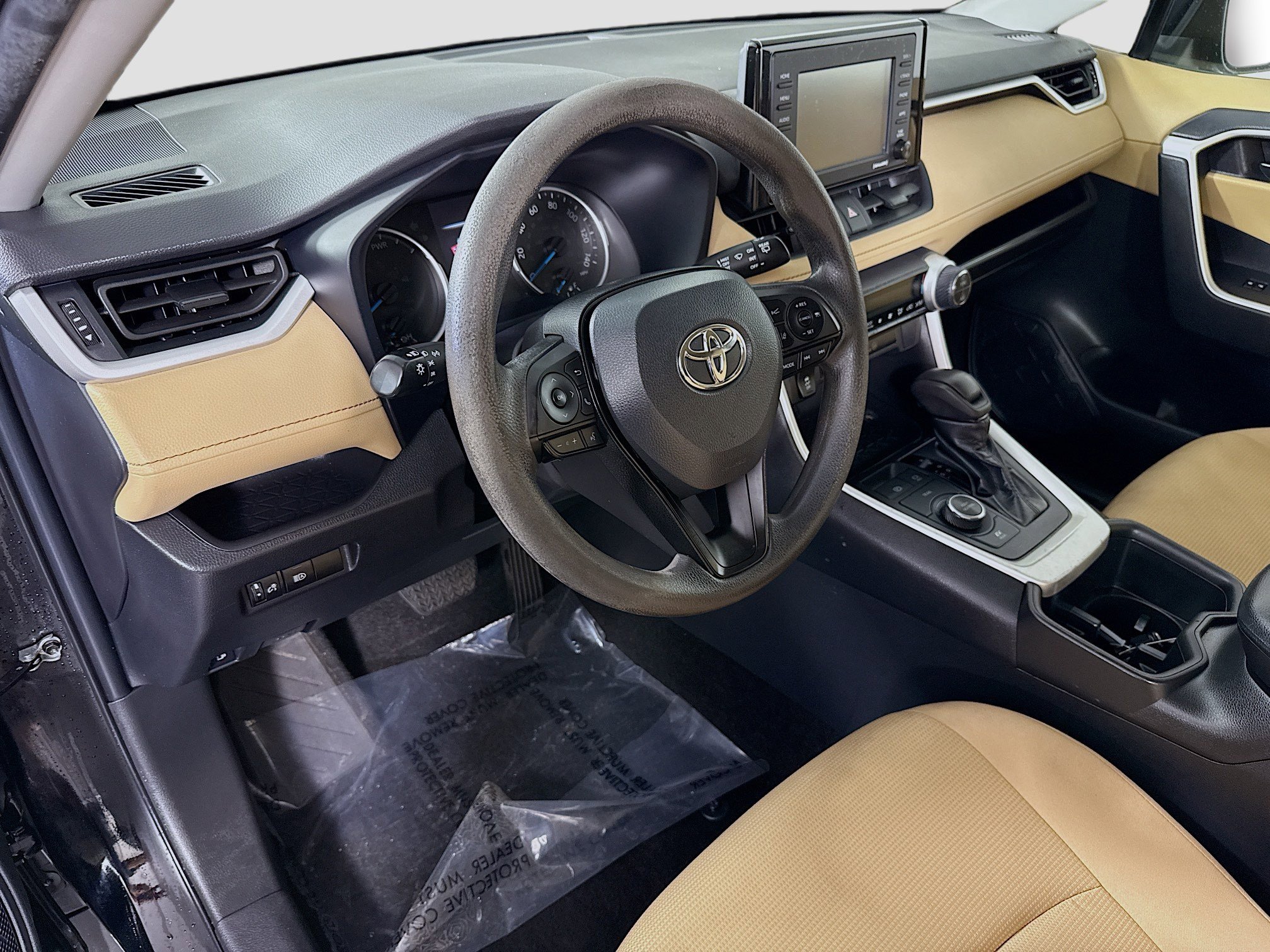 Used 2022 Toyota RAV4 LE image 16