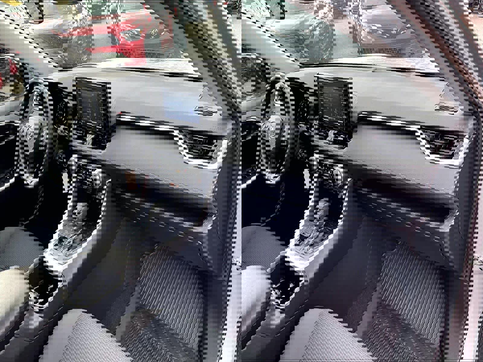 Used 2022 Toyota RAV4 LE image 14