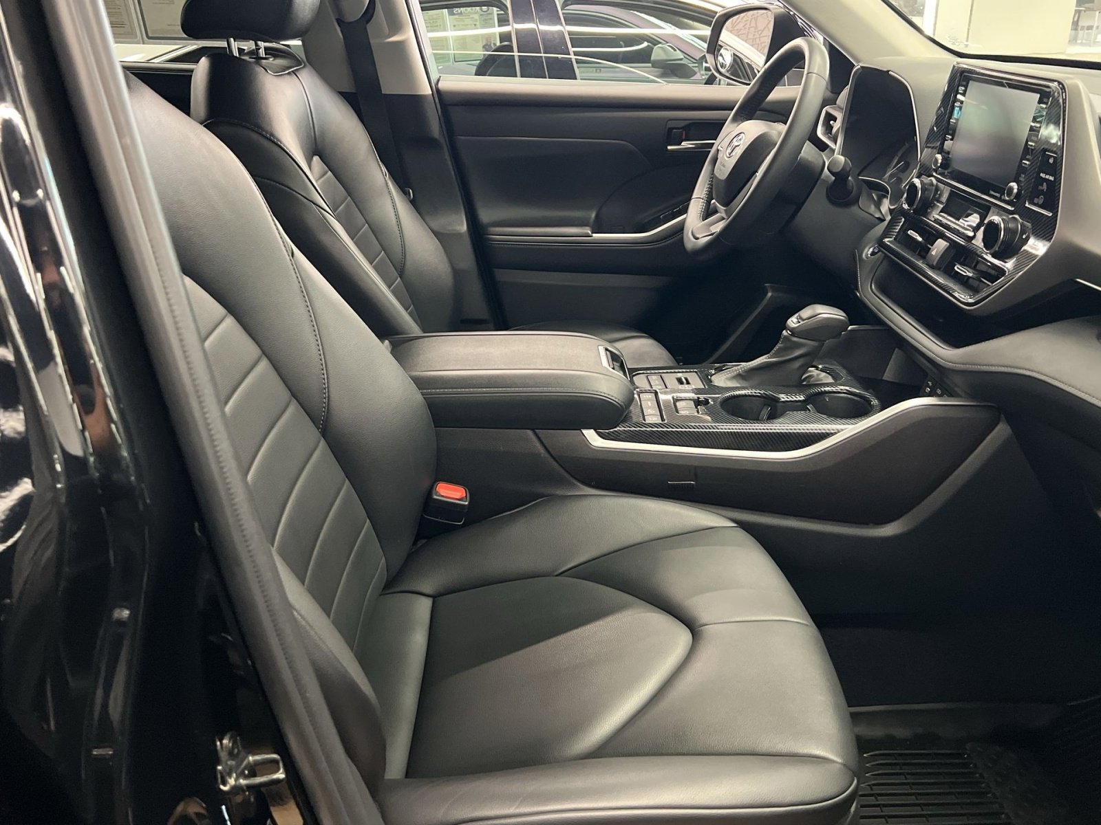 Used 2022 Toyota Highlander XLE image 24