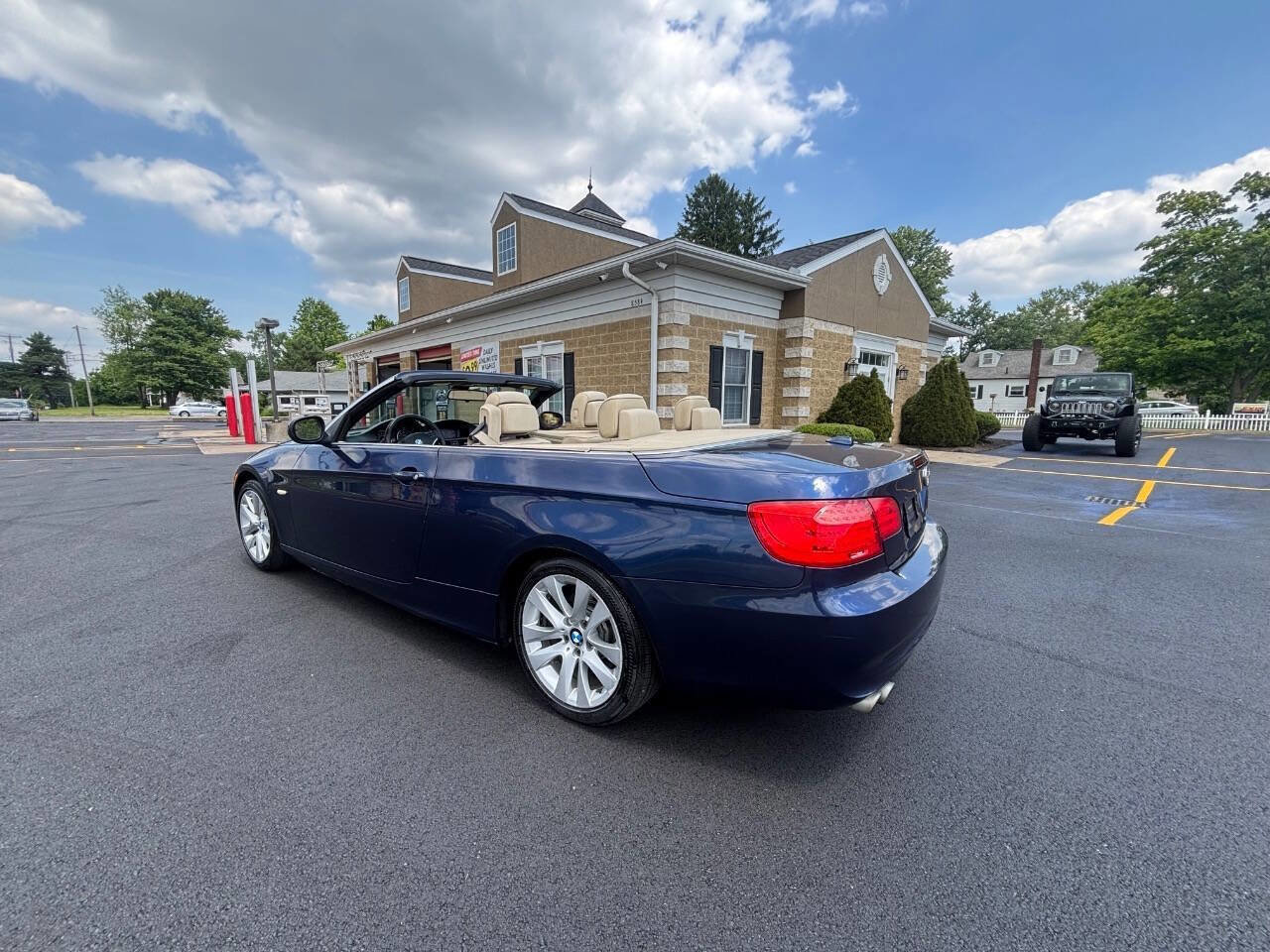 Used 2011 BMW 328i Convertible RWD image 3