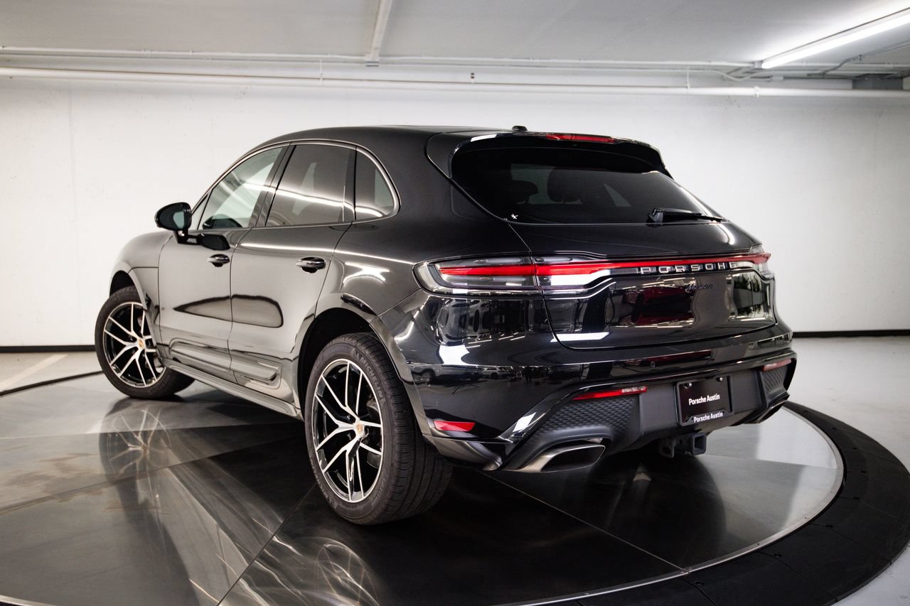 Certified 2023 Porsche Macan AWD/4WD image 3