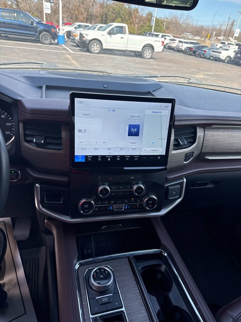 Used 2022 Ford Expedition Max Limited image 6