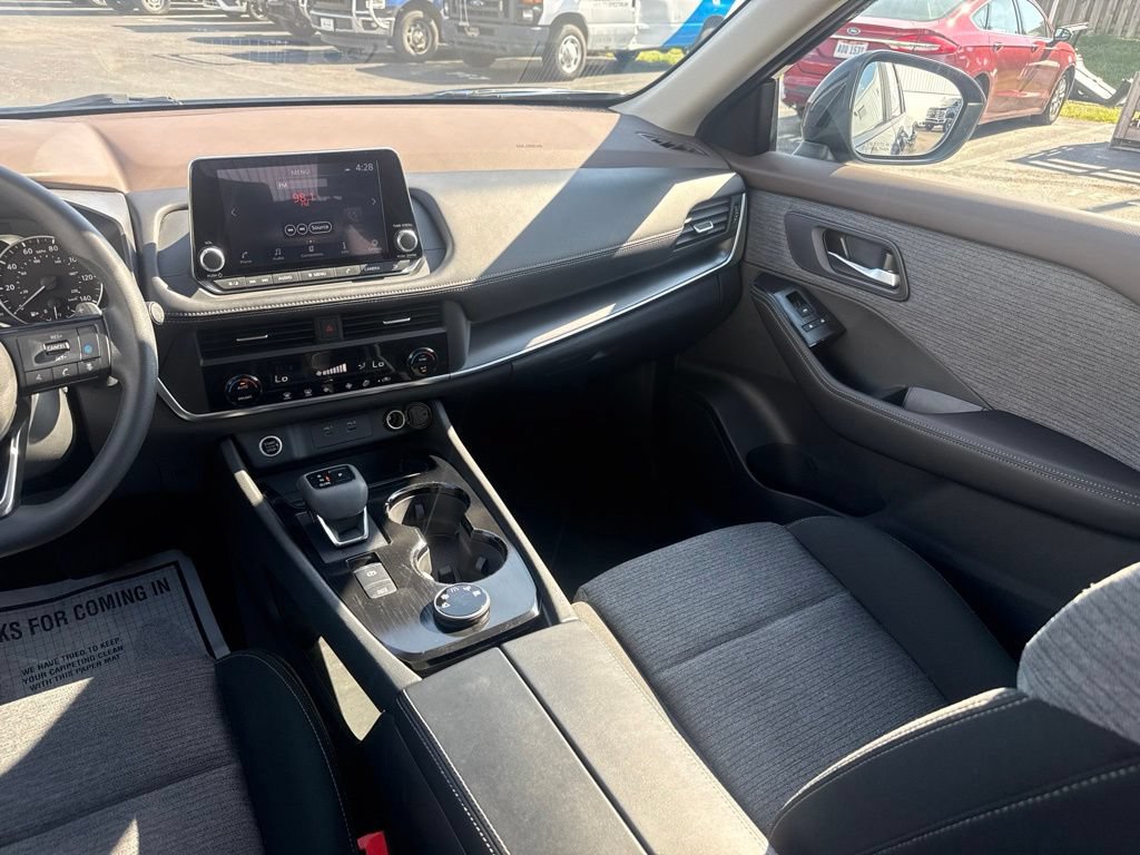 Used 2023 Nissan Rogue SV AWD/4WD image 15