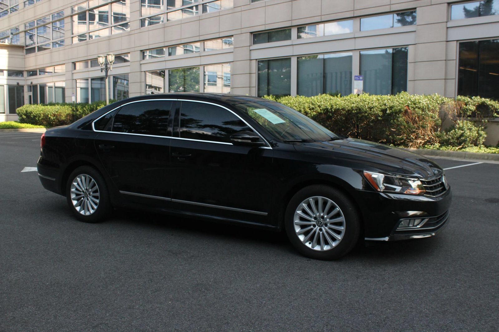 Used 2016 Volkswagen Passat 1.8T SE FWD image 2