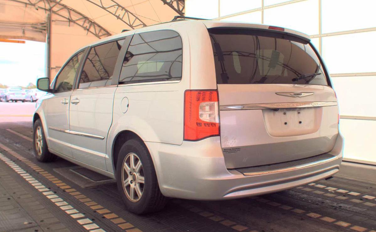 Used 2011 Chrysler Town & Country Touring FWD image 6