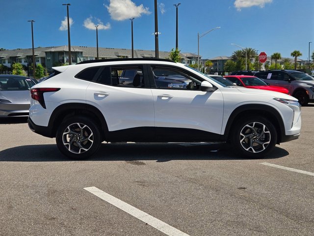 Used 2024 Chevrolet Trax LT w/ Driver Confidence Package FWD image 4