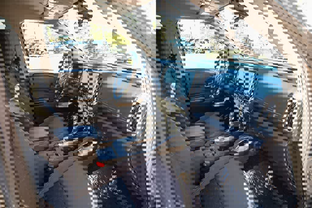 Used 2025 Nissan Frontier SV w/ SV Convenience Package image 15