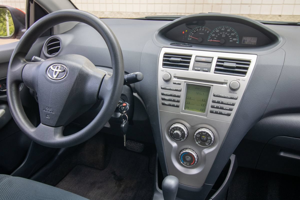 Used 2010 Toyota Yaris Sedan FWD image 22