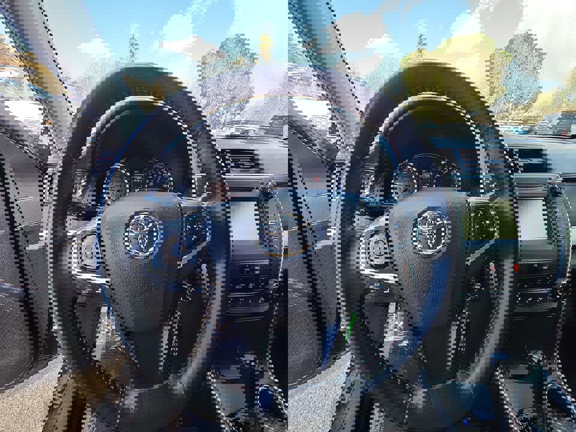 Used 2015 Toyota Camry SE image 11