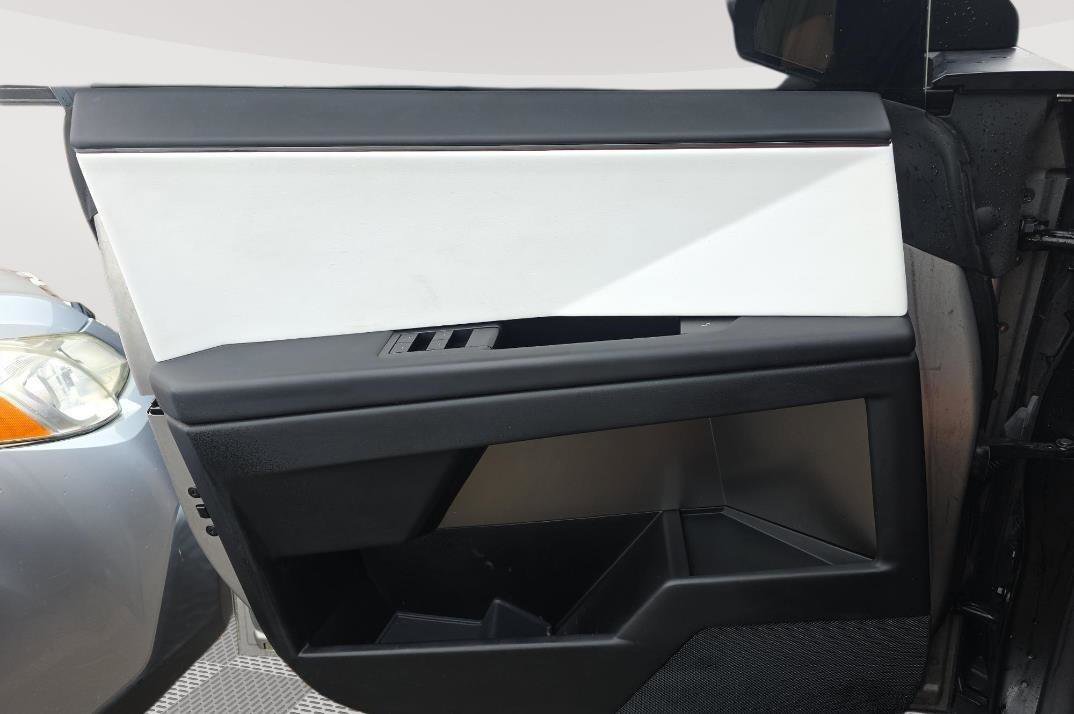 Used 2024 Tesla Cybertruck AWD Crew Cab image 14