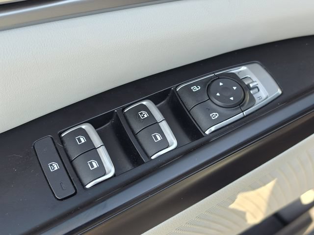 Used 2023 Kia Carnival LX FWD image 28