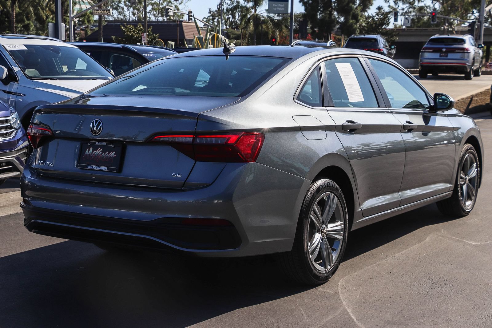Used 2024 Volkswagen Jetta SE FWD image 6