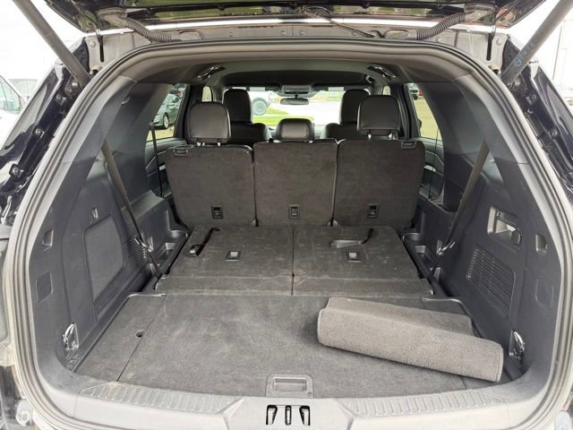 Used 2025 Ford Explorer ST-Line w/ ST-Line Street Pack AWD/4WD image 8