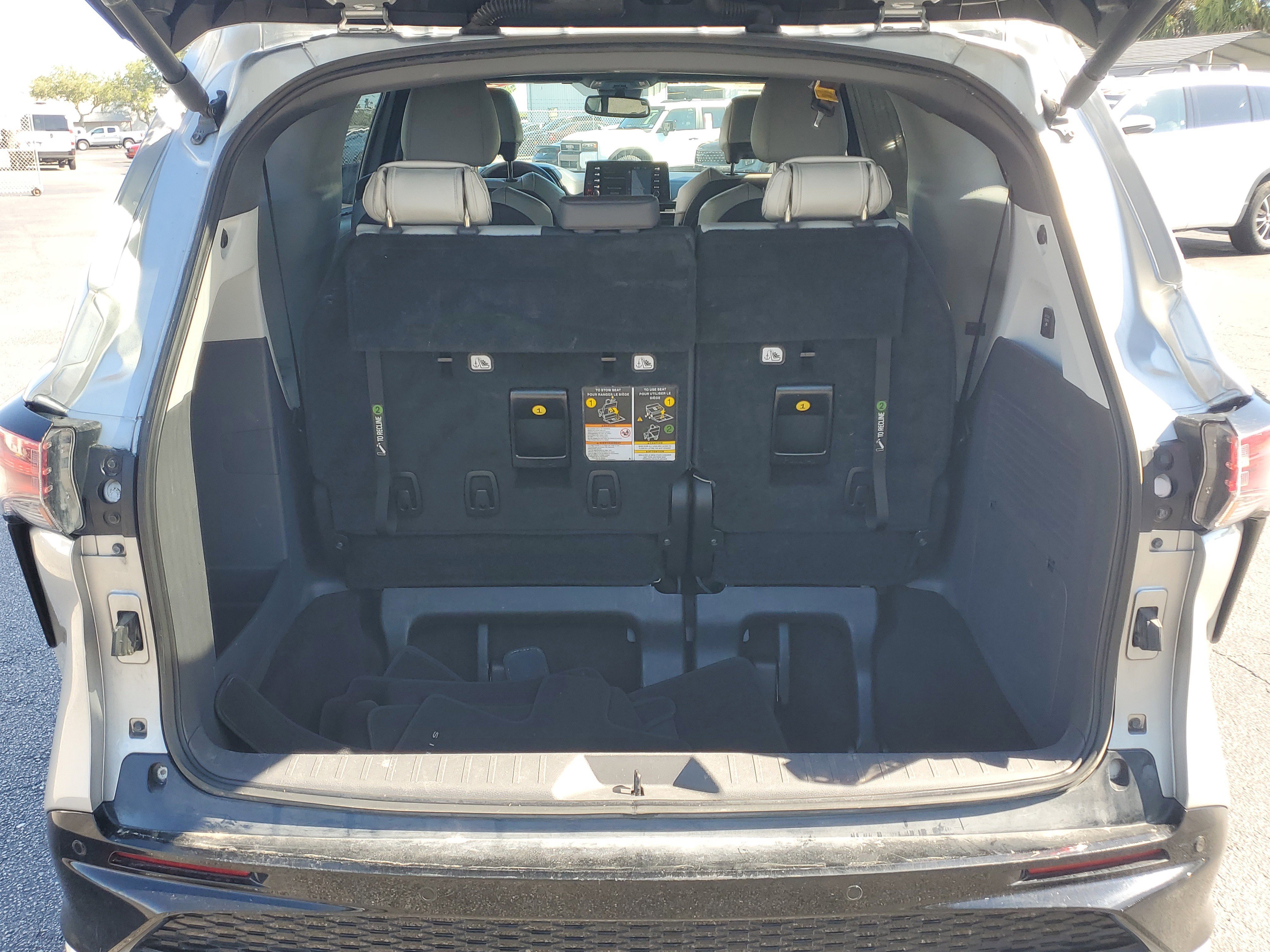 Certified 2022 Toyota Sienna XSE w/ XSE Plus Package FWD image 9