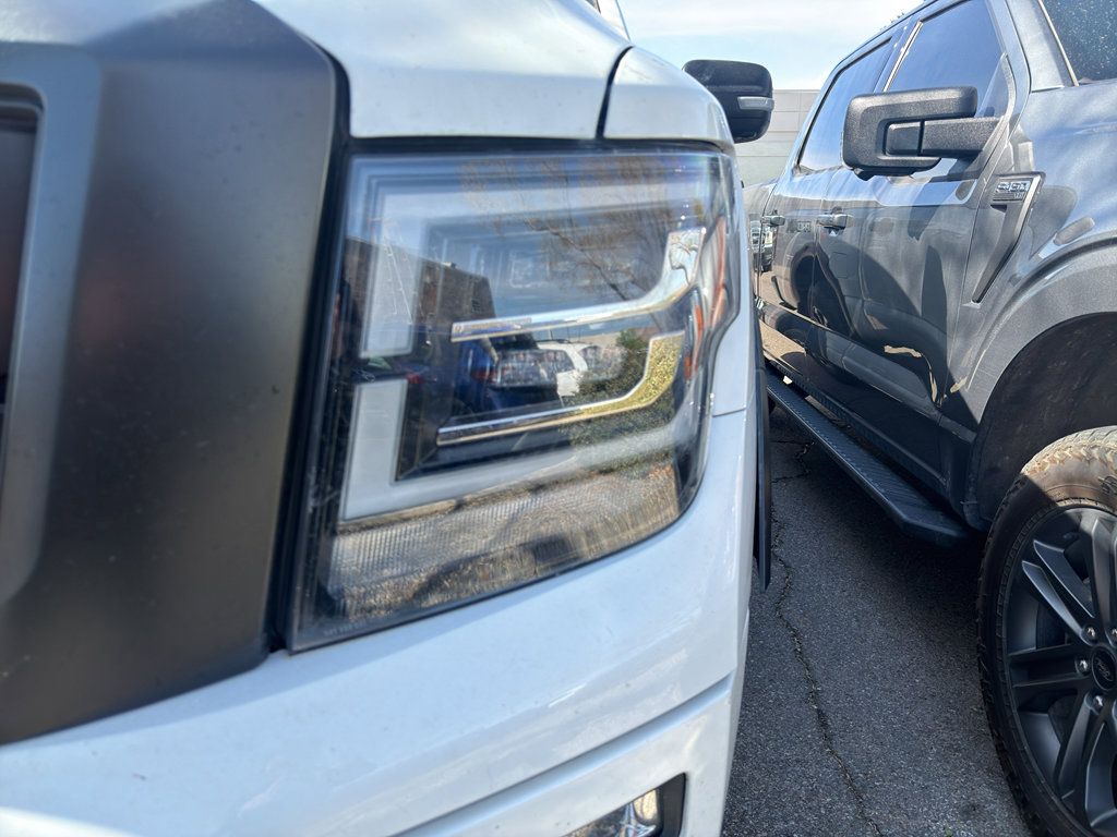 Used 2021 Nissan Titan PRO-4X w/ Pro-4x Convenience Package image 2