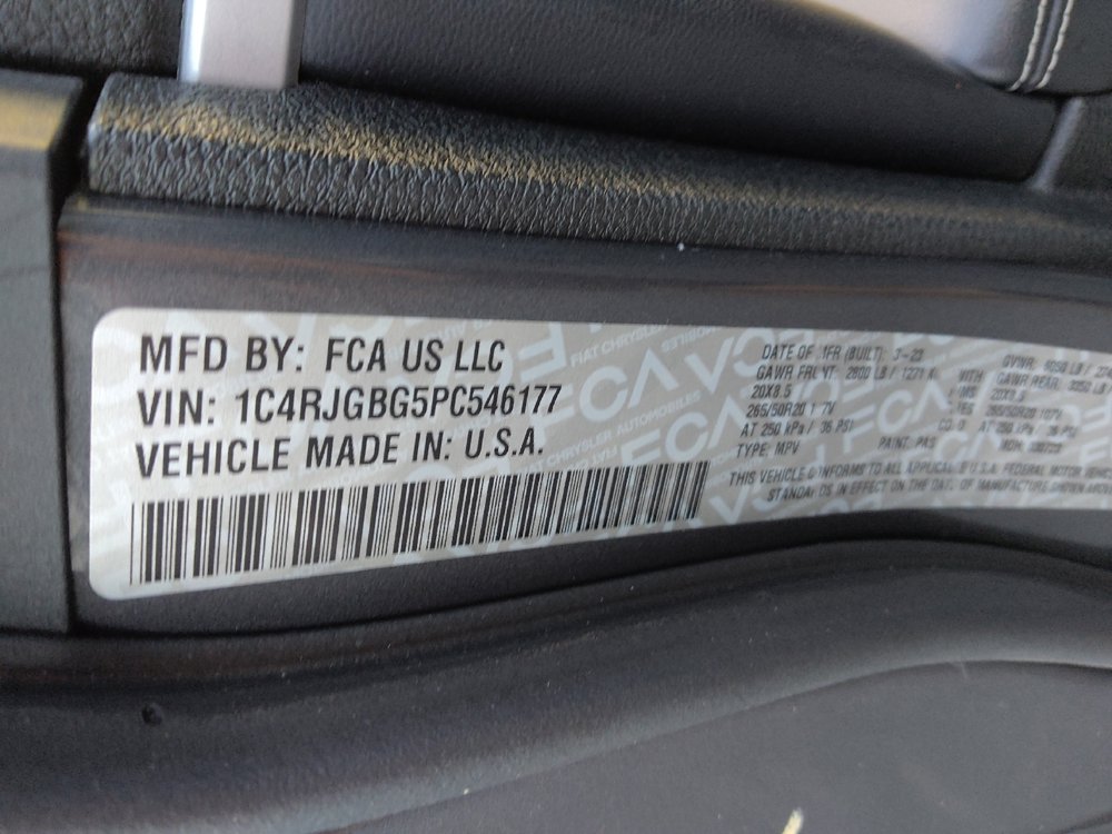 Used 2023 Jeep Grand Cherokee Limited w/ Black Appearance Package RWD image 33