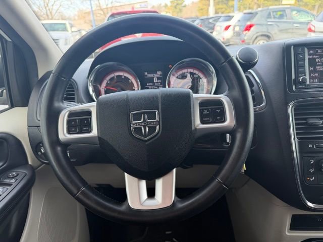 Used 2019 Dodge Grand Caravan SE w/ Rear Park Assist Package image 21