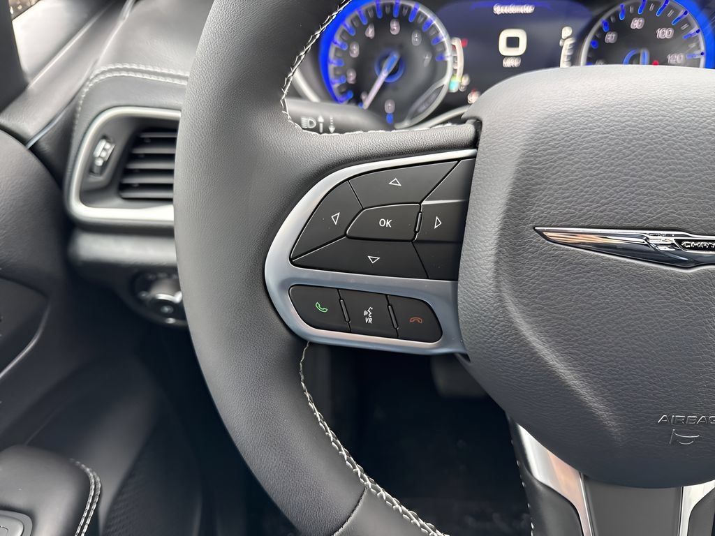 New 2026 Chrysler Pacifica Select AWD/4WD image 32