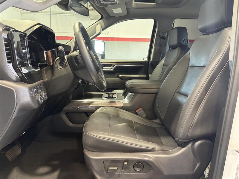 Used 2024 Chevrolet Silverado 2500 LTZ w/ LTZ Plus Package AWD/4WD image 2