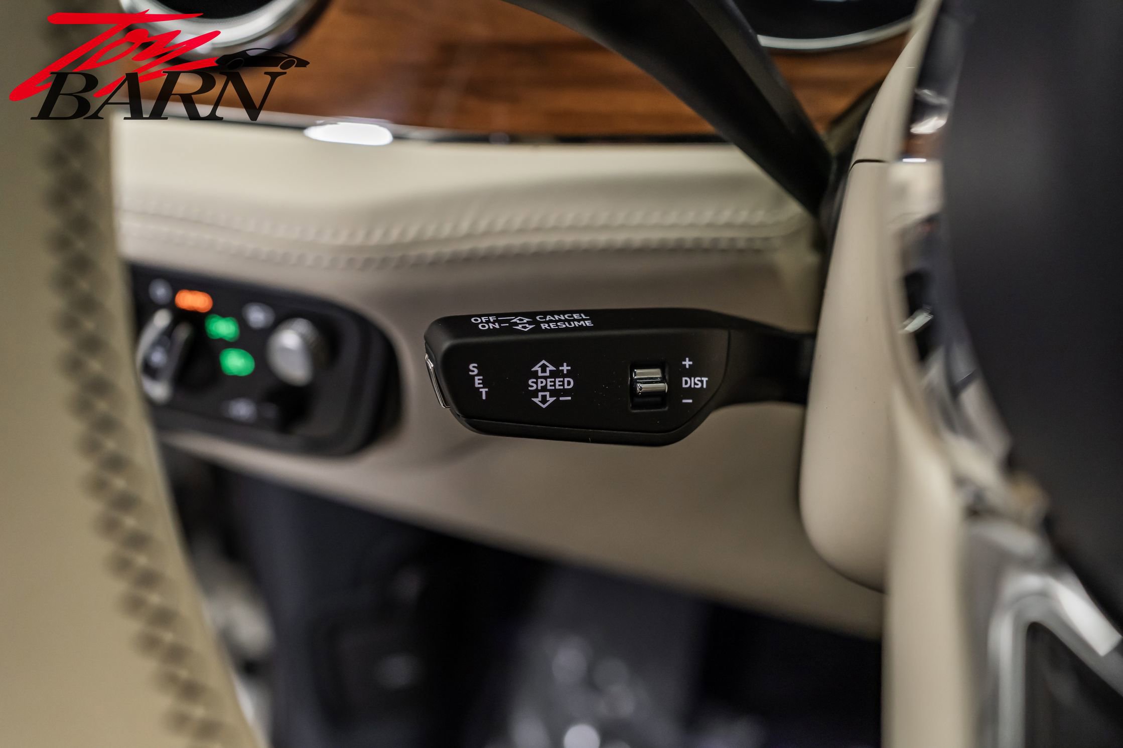 Used 2021 Bentley Bentayga image 37