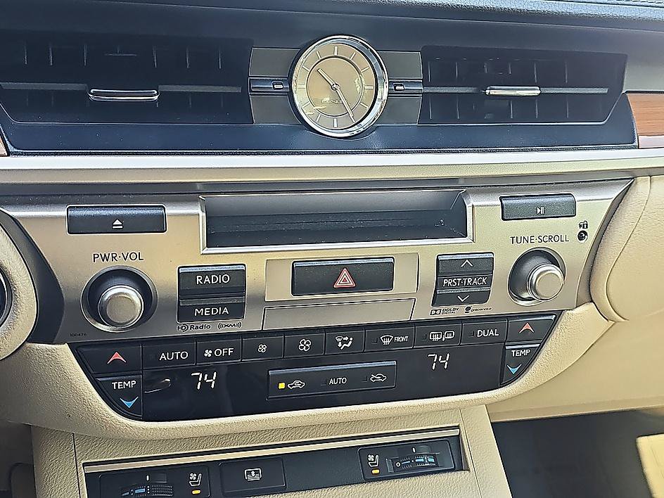 Used 2015 Lexus ES 300h w/ Navigation System Package FWD image 25