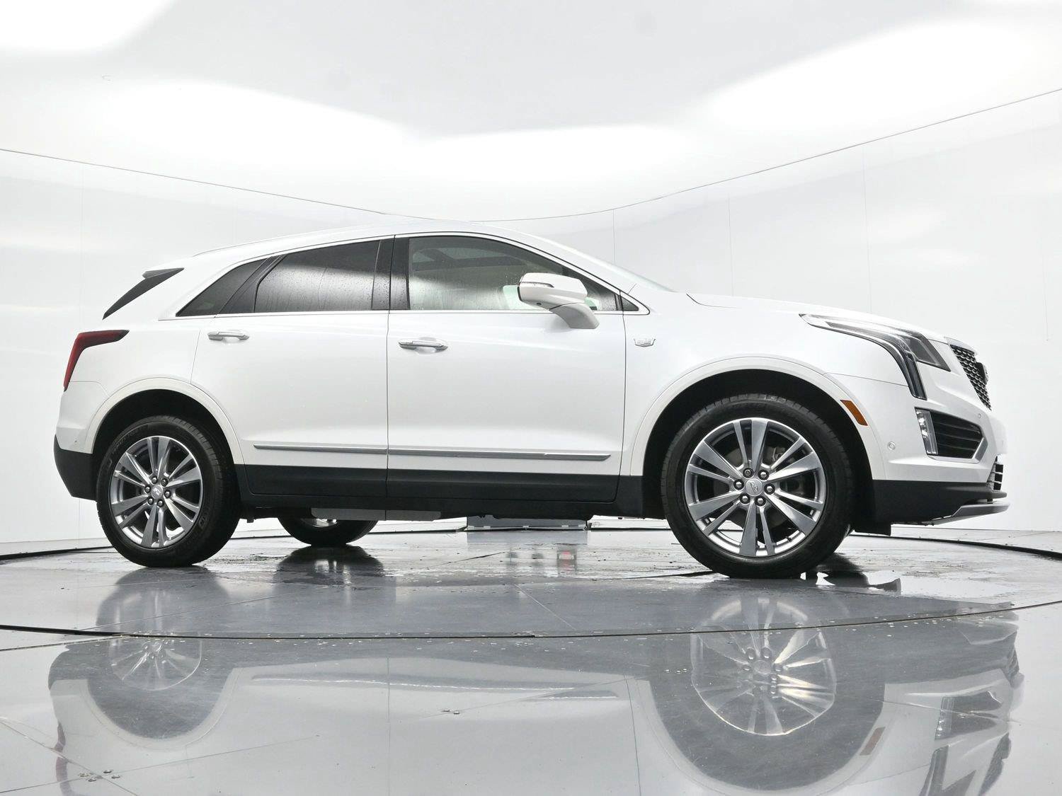 Certified 2024 Cadillac XT5 Premium Luxury w/ Technology Package AWD/4WD image 44