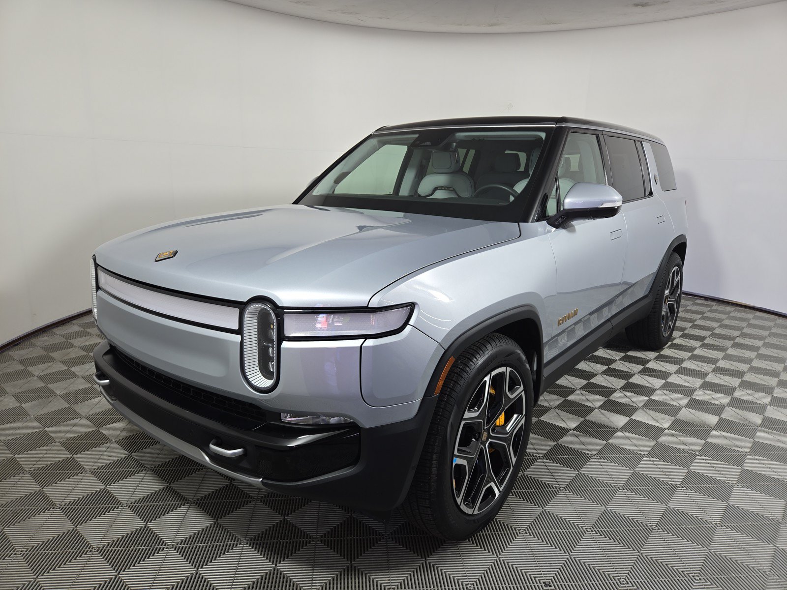 Used 2024 Rivian R1S Adventure