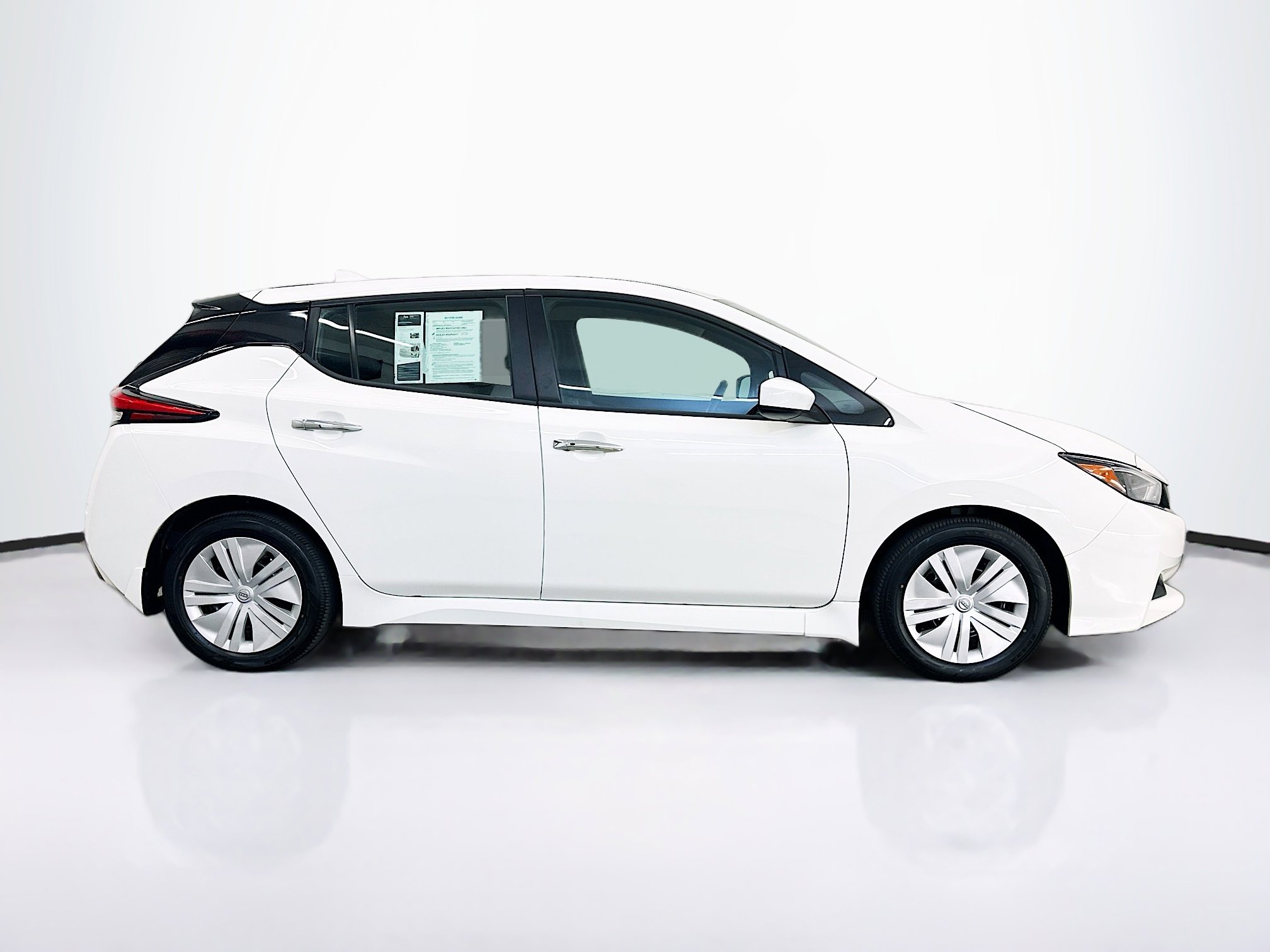 Used 2025 Nissan Leaf S image 10