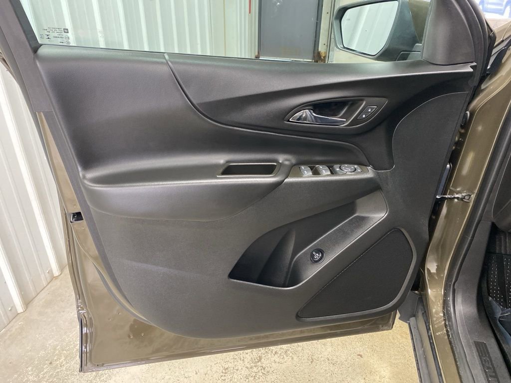 Used 2023 Chevrolet Equinox LT image 25