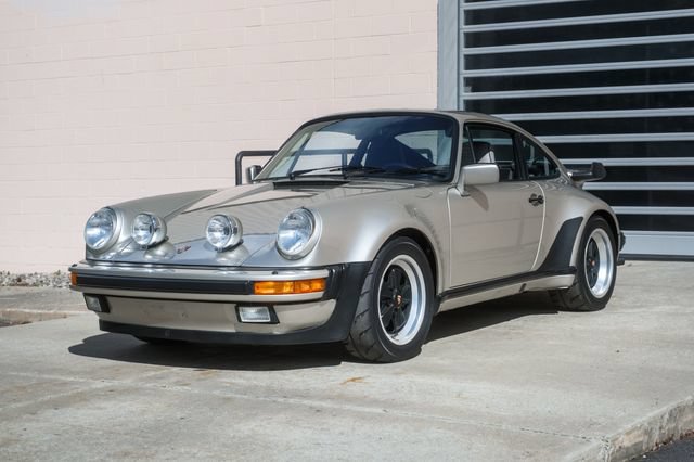 Used 1989 Porsche 911 Carrera RWD image 13