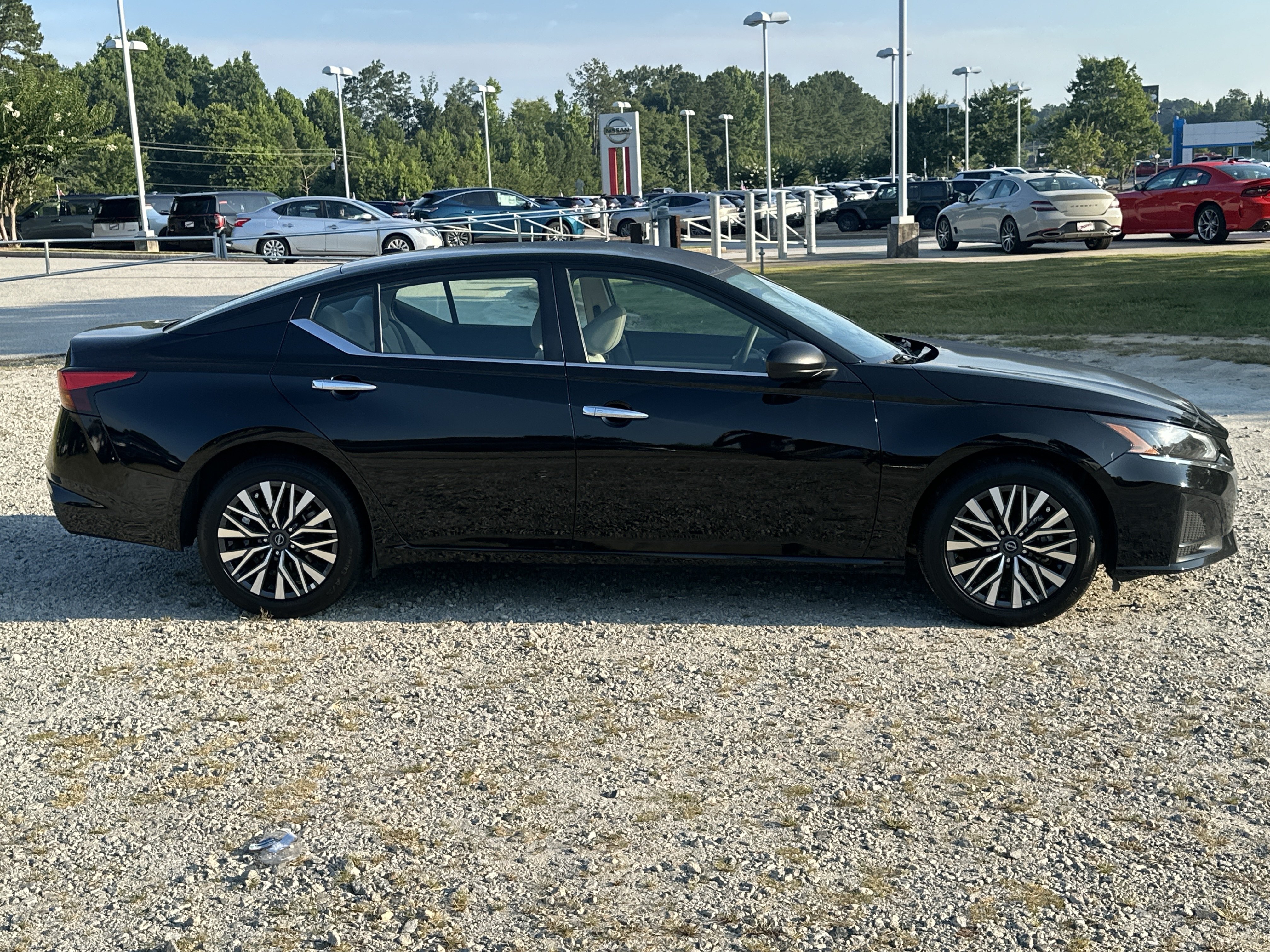 Used 2025 Nissan Altima 2.5 SV FWD image 4
