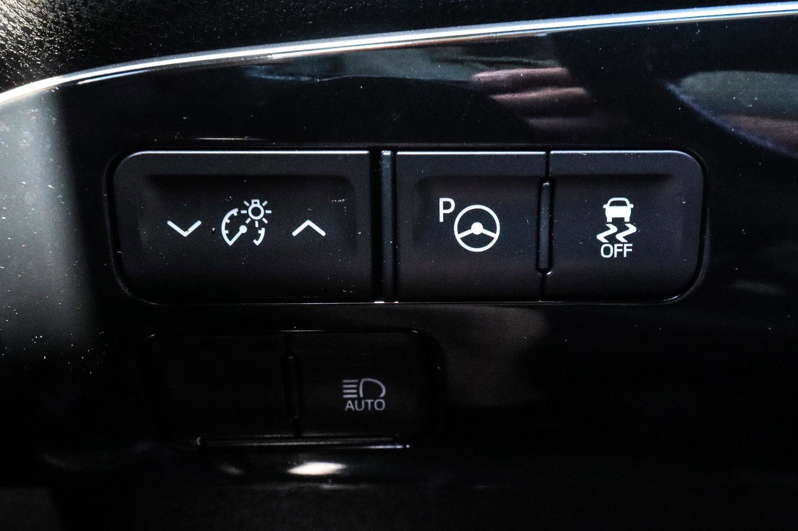 Used 2021 Toyota Prius XLE FWD image 33