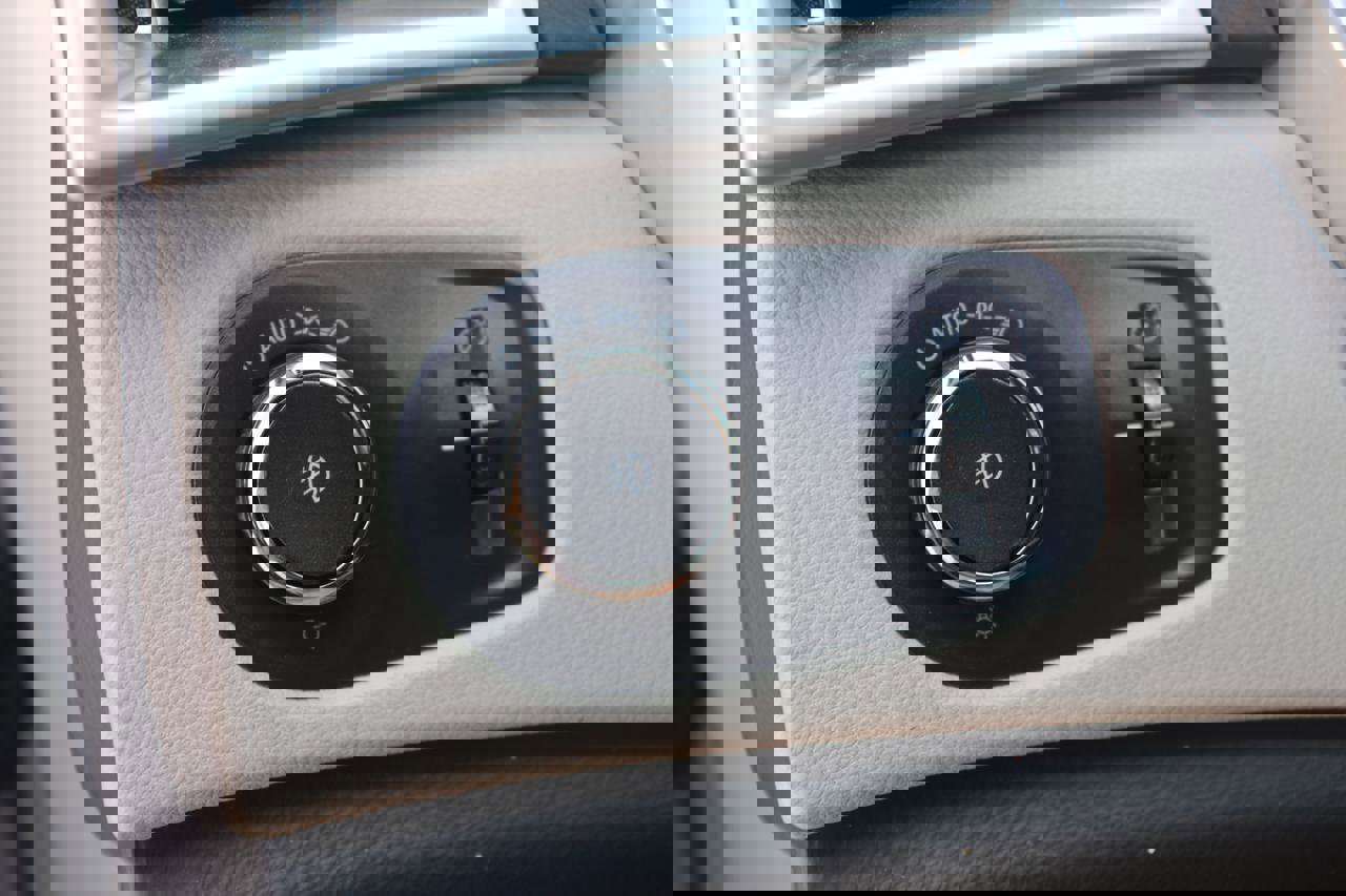 Used 2016 Cadillac SRX Premium image 36