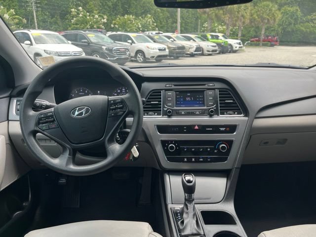 Used 2015 Hyundai Sonata SE w/ Option Group 09 FWD image 23