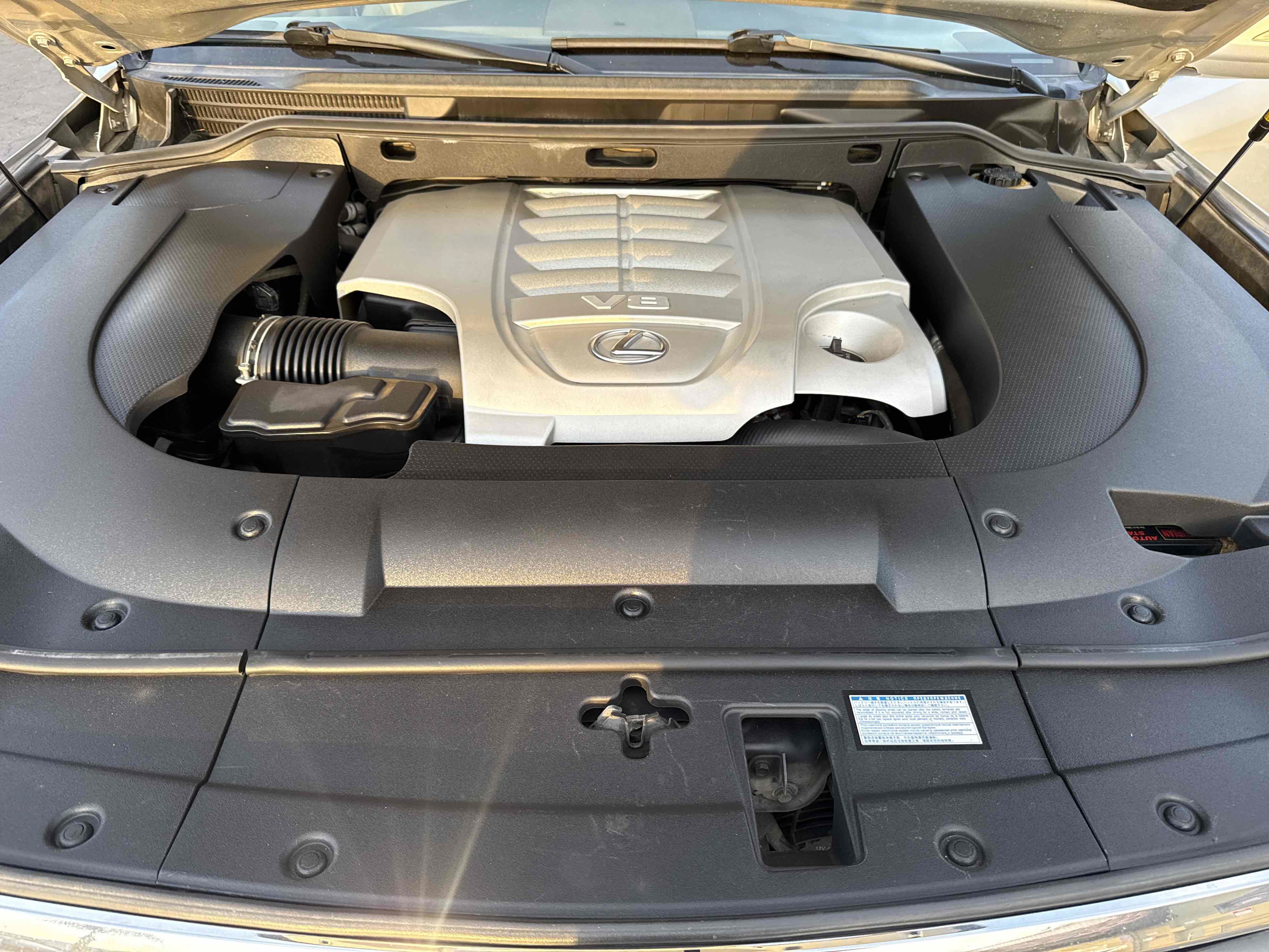 Used 2013 Lexus LX 570 4WD w/ Luxury Pkg image 46