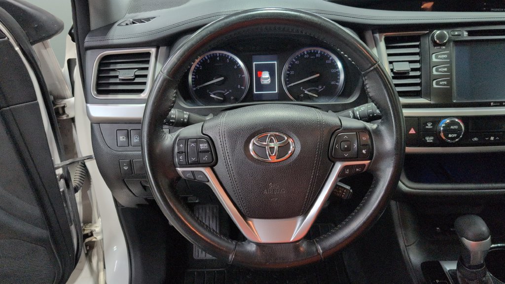 Used 2017 Toyota Highlander SE AWD/4WD image 9