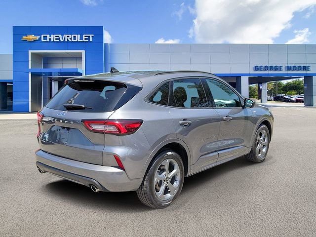 Used 2024 Ford Escape ST-Line w/ Cold Weather Package FWD image 4